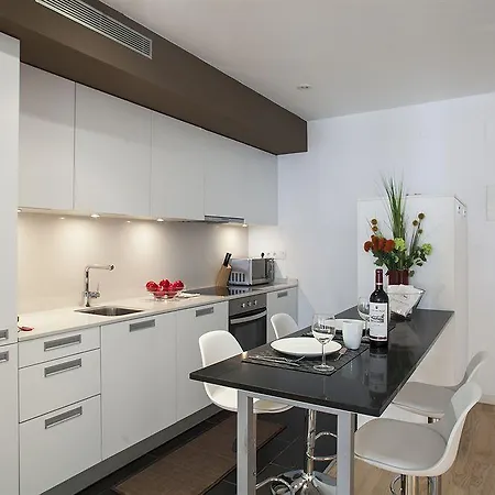 Mistral Pool Apartment Barcelona