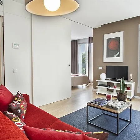 Mistral Pool Apartment Barcelona